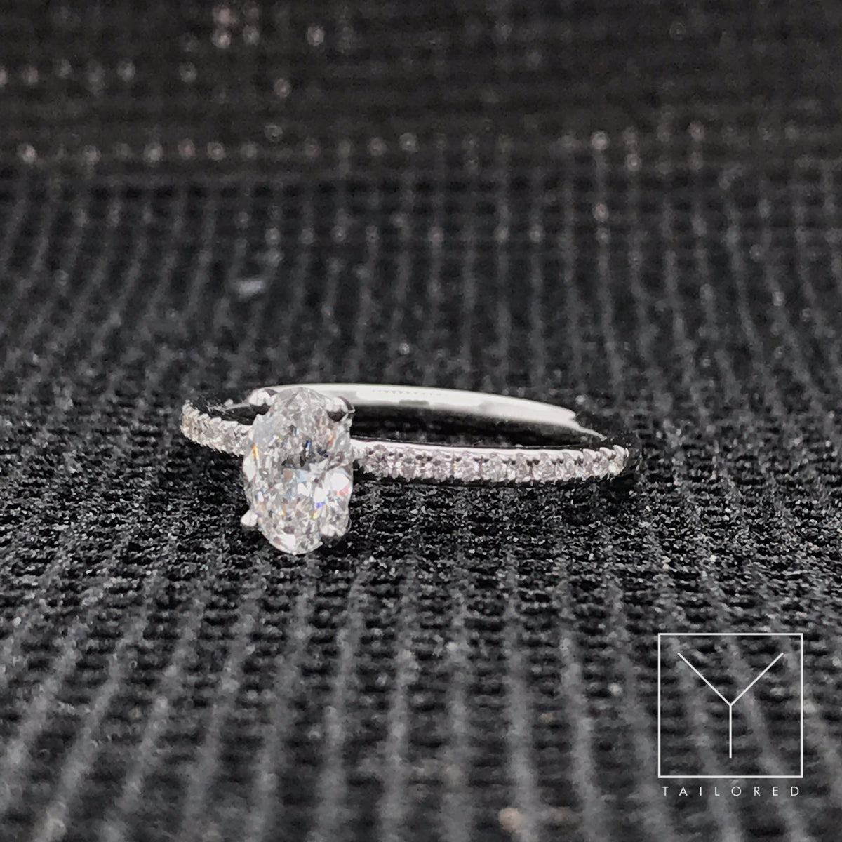 Oval shape engagement ring