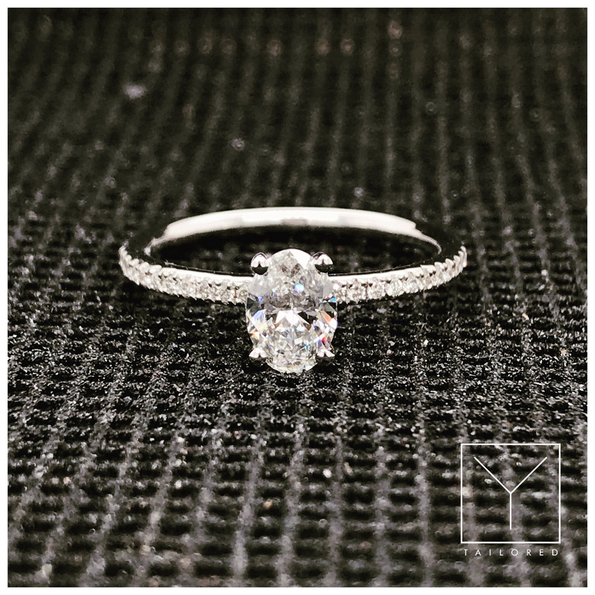 Oval shape engagement ring